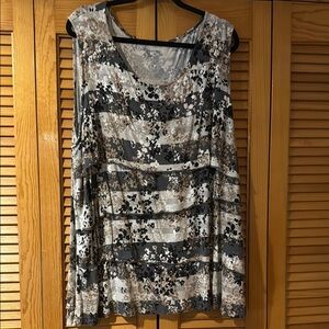 Croft & Barrow Black and Gray Floral Tank Top